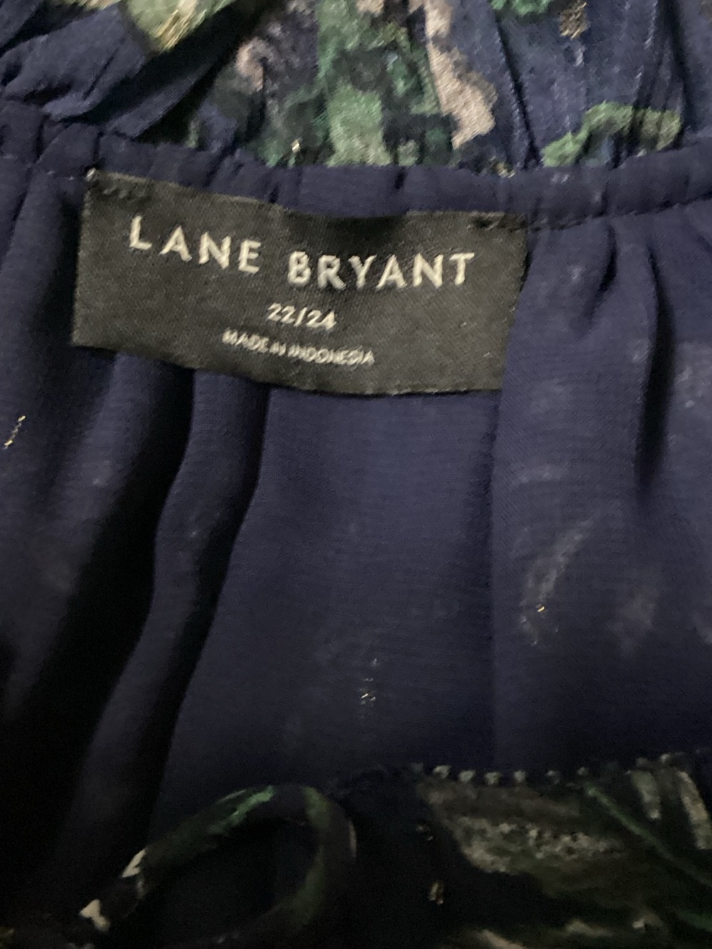 Lane Bryant Navy Floral Sleeveless Tie-Neck Top size 22-24 - Picture 4 of 5